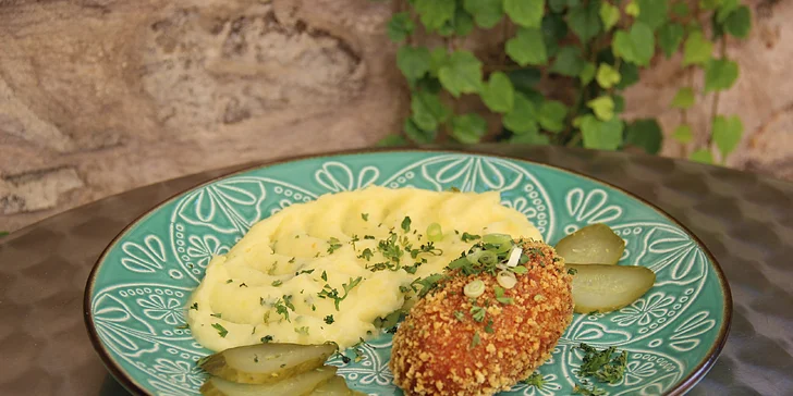 Romantická večeře pro dva: 3chod. degustační ukrajinské či italské menu i lahev vína