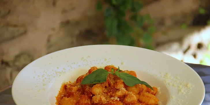 Romantická večeře pro dva: 3chod. degustační italské menu i lahev vína