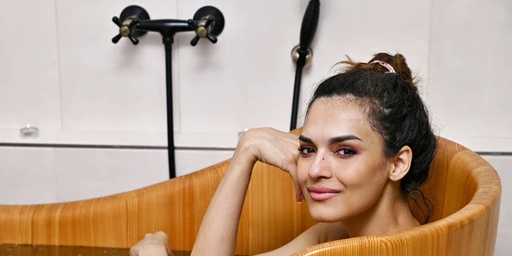 Pro dokonalý relax a uvolnění: koupel v kádi, bylinný zábal i masáže dle výběru