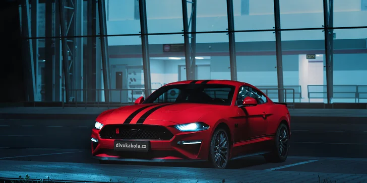 Nezapomenutelný zážitek: jízda nebo pronájem legendárního Fordu Mustang 5.0 V8 Coyote