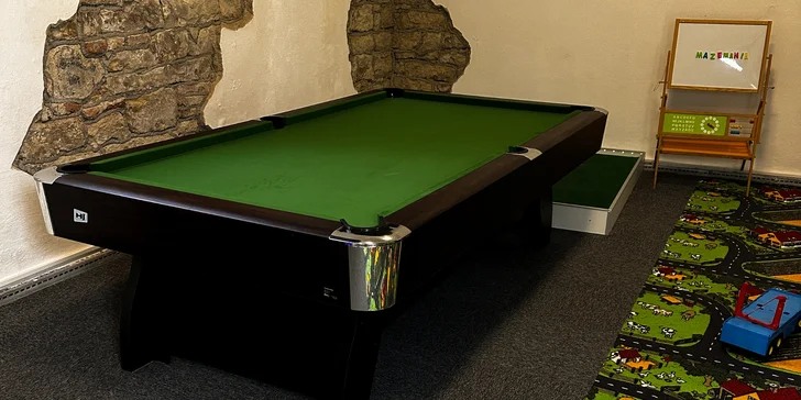 Indoor minigolf na Andělu: 18 jamek a 2 hodiny zábavy pro děti i dospělé