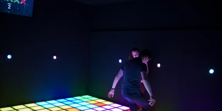 Pixel game až pro 6 hráčů: interaktivní zábava ve stylu hry podlaha je žhavá láva