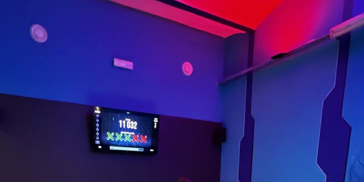 Pixel game až pro 6 hráčů: interaktivní zábava ve stylu hry podlaha je žhavá láva