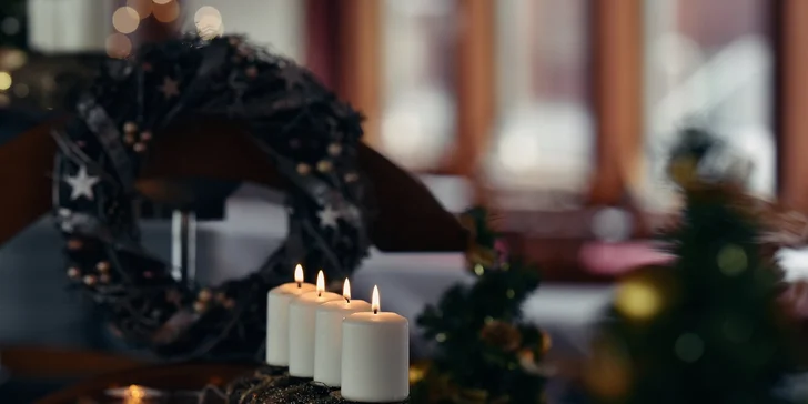 Adventní plavba centrem Prahy s výkladem a nápojem i rautovou večeří
