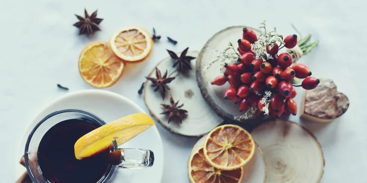 Adventní plavba centrem Prahy s výkladem a nápojem i rautovou večeří