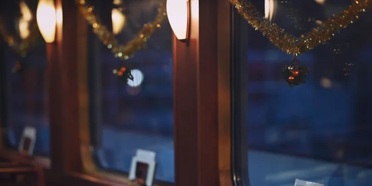 Adventní plavba centrem Prahy s výkladem a nápojem i rautovou večeří