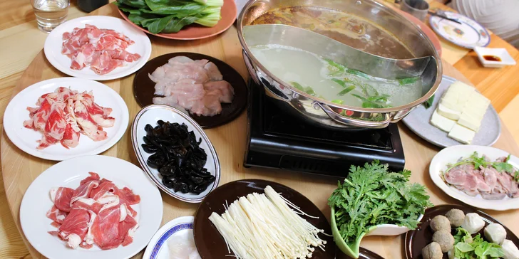 Asijský hot pot s vývarem a ingrediencemi dle výběru v centru Prahy: 1-2 os.
