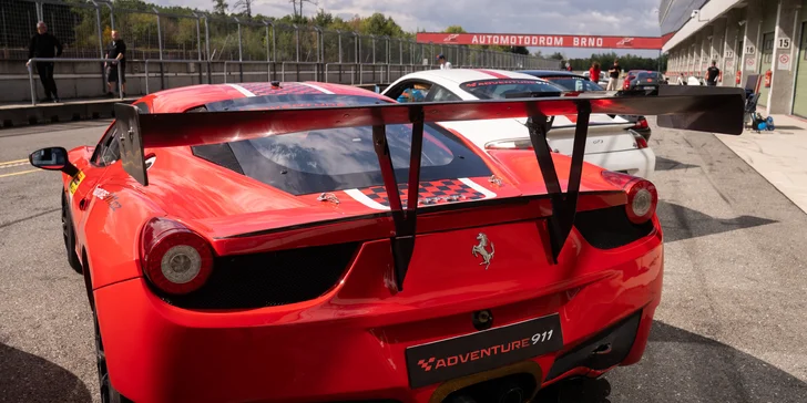 Spolujízda ve Ferrari 458 Evo na závodním okruhu v Brně či Mostě: 1–3 kola