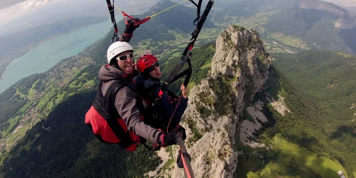Adrenalin v oblacích: paraglidingový tandemový let se špetkou akrobacie