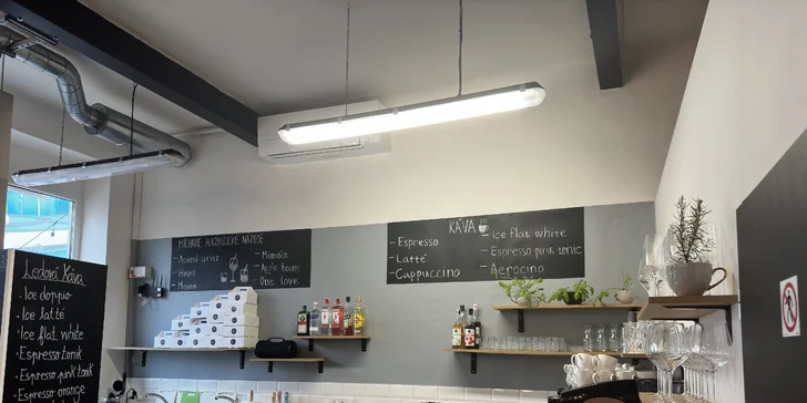 Voucher v ceně 300-600 Kč na kávu, limonádu, kakao i dezerty v kavárně Art Dezerty