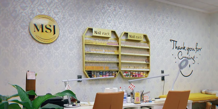 Dokonalé nehty: Manikúra či pedikúra s lakováním lakem nebo Shellacem