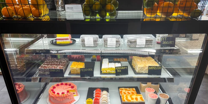 Voucher v ceně 300-600 Kč na kávu, limonádu, kakao i dezerty v kavárně Art Dezerty
