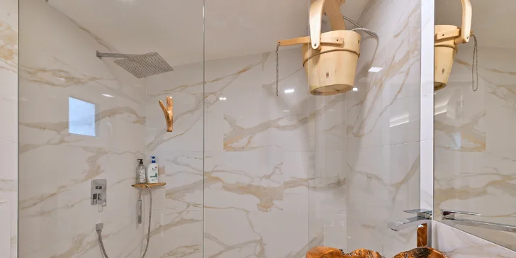 Privátní wellness na hodinu i celou noc: finská sauna, vířivá vana, ochlazovací vědro i s Bohemia Sektem