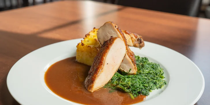 Hodina v saunovém světě, aromatická masáž zad a tříchodové menu pro 2 osoby