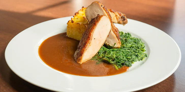 Tříchodové menu s carpacciem, kuřecím supreme a crème brûlée pro 2 osoby
