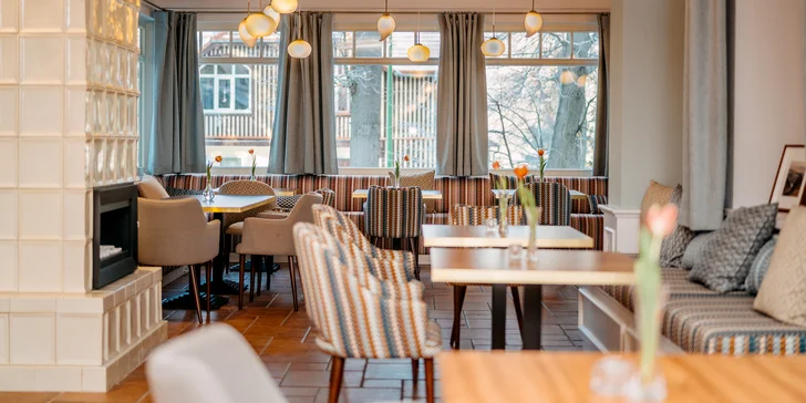 Adult only apartmány ve Sklářské Porubě: historický hotel se zahradou, wellness, snídaně i kinosál