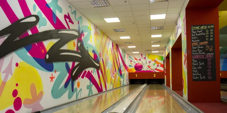Megaburger o váze 2 kg s hranolky a cibulovými kroužky a 1 hod. bowlingu pro 4–6 osob