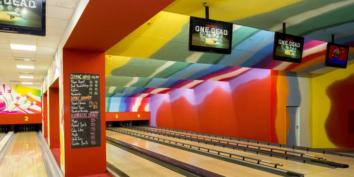 Megaburger o váze 2 kg s hranolky a cibulovými kroužky a 1 hod. bowlingu pro 4–6 osob