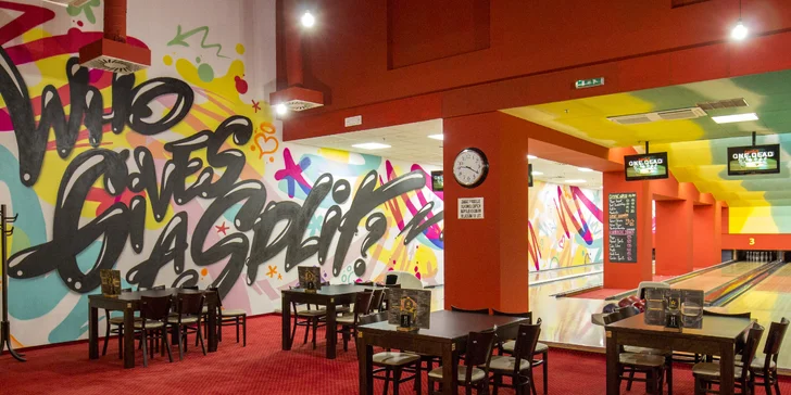 Megaburger o váze 2 kg s hranolky a cibulovými kroužky a 1 hod. bowlingu pro 4–6 osob