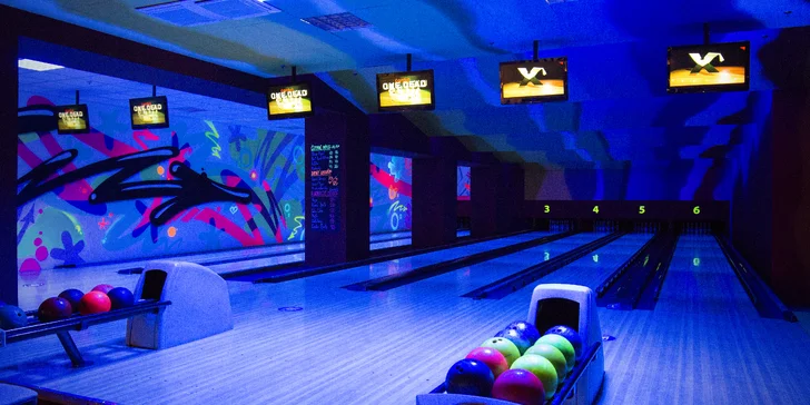 Megaburger o váze 2 kg s hranolky a cibulovými kroužky a 1 hod. bowlingu pro 4–6 osob