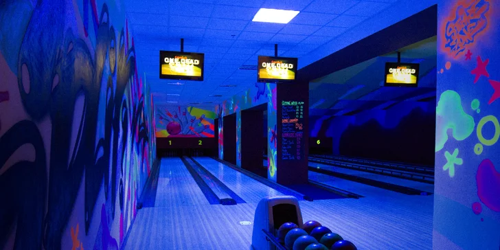 Megaburger o váze 2 kg s hranolky a cibulovými kroužky a 1 hod. bowlingu pro 4–6 osob
