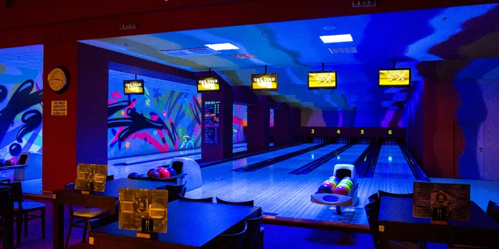 Megaburger o váze 2 kg s hranolky a cibulovými kroužky a 1 hod. bowlingu pro 4–6 osob