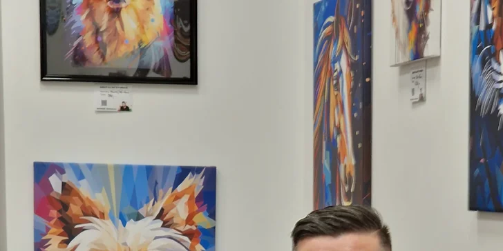 Zážitkové malování metodou fluid art: workshopy barvení podtácků, hodin i obrazů