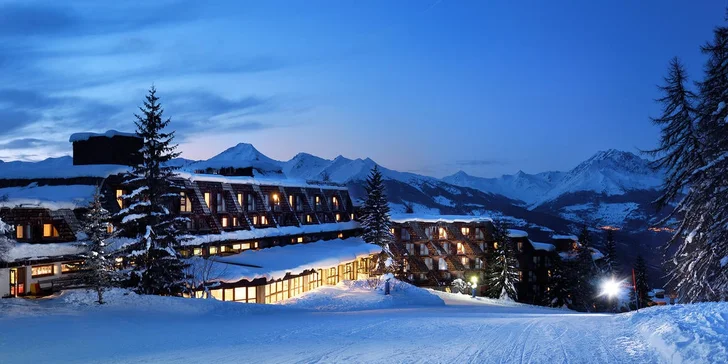 Zimní dovolená v Itálii: hotel přímo na svahu ve skiareálu Pila, polopenze a wellness