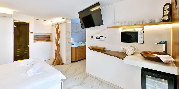 Privátní wellness na hodinu i celou noc: finská sauna, vířivá vana, ochlazovací vědro i s Bohemia Sektem