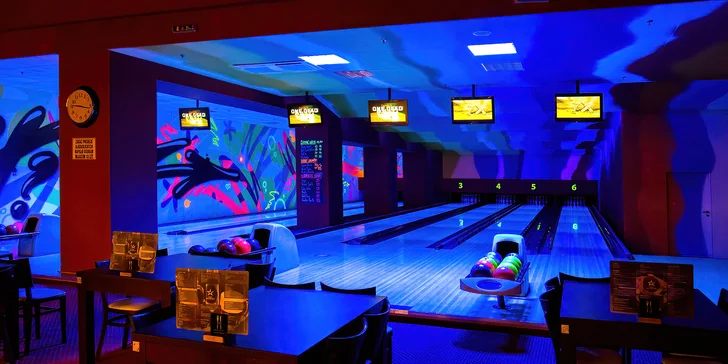 Hodina bowlingu a nálož jídla: jedna či dvě dráhy a až 4 400 g dobrot