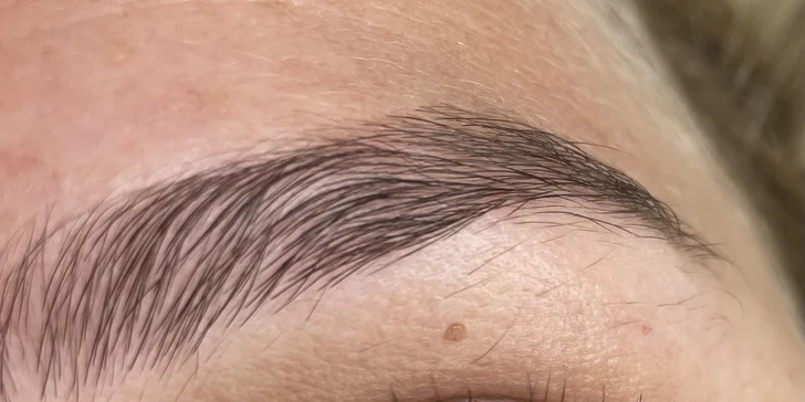 Pohled, kterým okouzlíte: prodloužení řas, lash lifting i laminace obočí