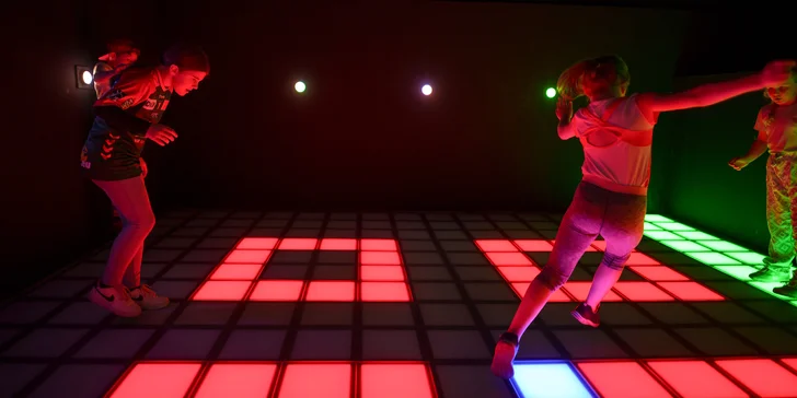 Pixel game až pro 6 hráčů: interaktivní zábava ve stylu hry podlaha je žhavá láva