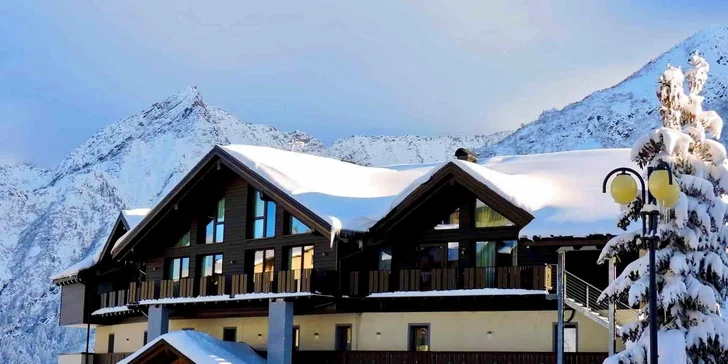 Passo Tonale: hotel Adamello*** jen 350 m od sjezdovky, polopenze i možnost skipasu