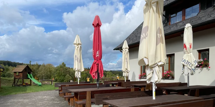 Pro děti jsou v nabídce různé limonády a domácí sirupy.