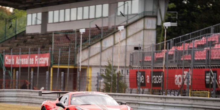 Spolujízda ve Ferrari 458 Evo na závodním okruhu v Brně či Mostě: 1–3 kola