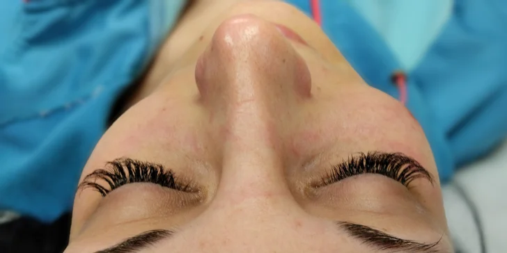 Uhrančivý pohled: lash lifting vč. barvení i prodloužení metodou 1:1 i volume