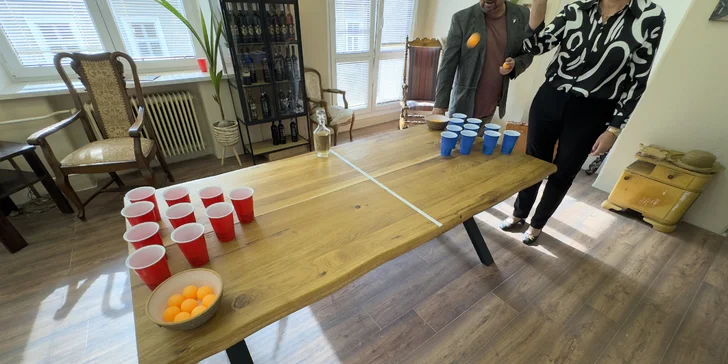 Wine pong: vinná verze oblíbené hry beer pong, hra pro 2-8 osob, červené či bílé víno i tapas