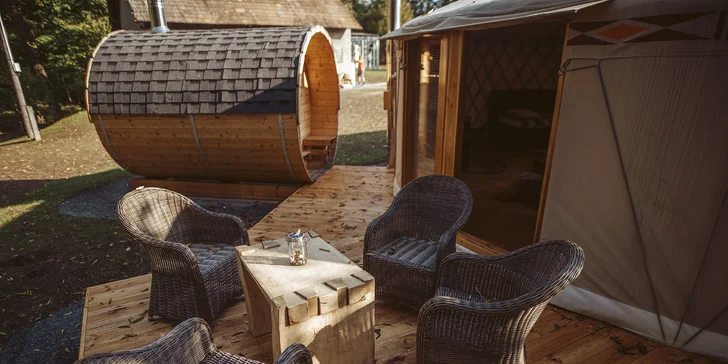 Relax v podhůří Beskyd: pobyt v moderní jurtě s privátní saunou a snídaní až pro 4 osoby