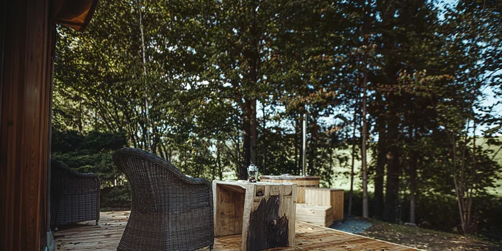 Relax v podhůří Beskyd: pobyt v moderní jurtě s privátní saunou a snídaní až pro 4 osoby