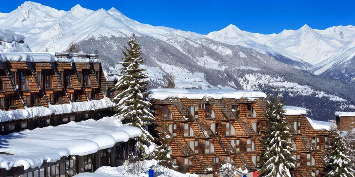 Zimní dovolená v Itálii: hotel přímo na svahu ve skiareálu Pila, polopenze a wellness