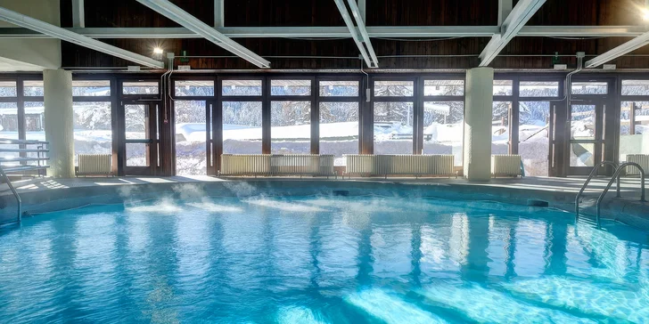 Zimní dovolená v Itálii: hotel přímo na svahu ve skiareálu Pila, polopenze a wellness