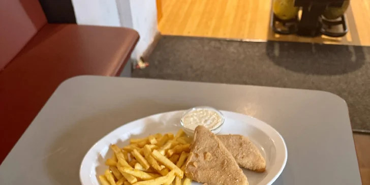 Pronájem bowlingové dráhy na 2 hodiny a tatarák, burger, smažák či quesadilla pro 4 hráče na Ladronce