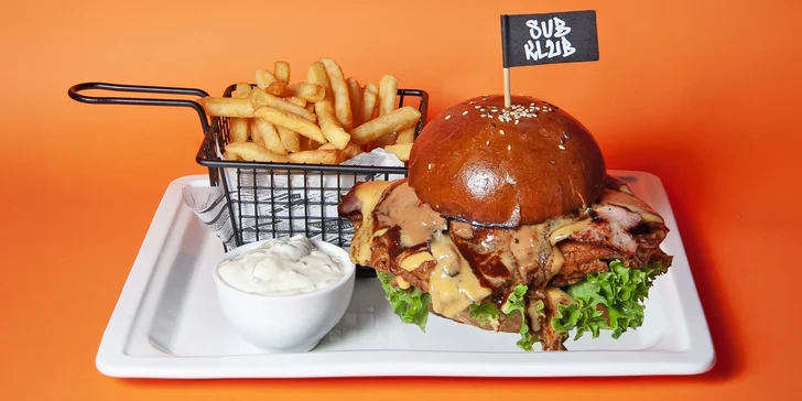 Burger výběrem z 5 druhů i s hranolky a dipem pro 1 nebo 2 osoby