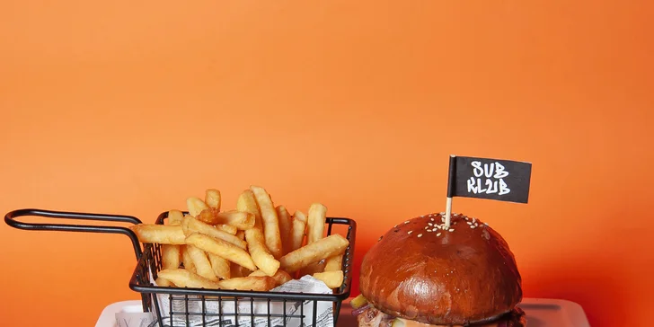 Burger výběrem z 5 druhů i s hranolky a dipem pro 1 nebo 2 osoby