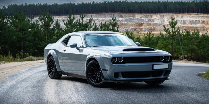 Dodge Challenger V8 5,7 l HEMI s výkonem 400 koní: spolujízda i pronájem