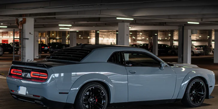 Dodge Challenger V8 5,7 l HEMI s výkonem 400 koní: spolujízda i pronájem