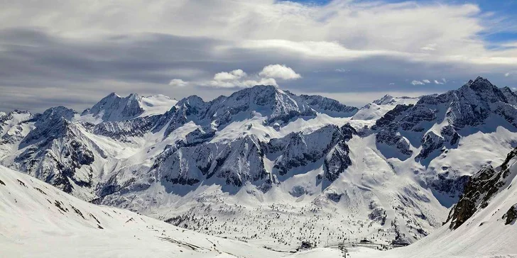 Passo Tonale: hotel Adamello*** jen 350 m od sjezdovky, polopenze i možnost skipasu