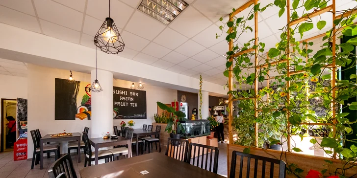 Sushi sety s maki, nigiri, krevetami na špejli i smaženými rolkami: 24-49 ks