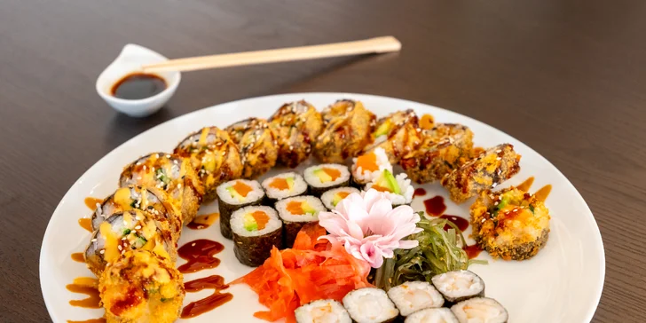 Sushi sety s maki, nigiri, krevetami na špejli i smaženými rolkami: 24-49 ks