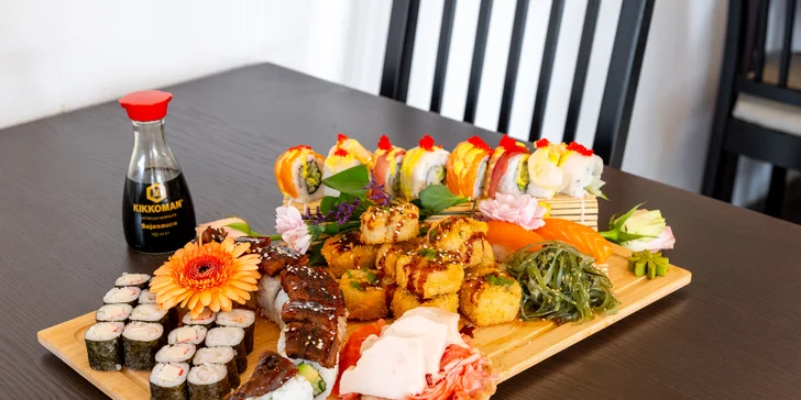 Sushi sety s maki, nigiri, krevetami na špejli i smaženými rolkami: 24-49 ks